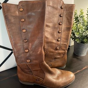Born brown leather zip up riding boots size 6